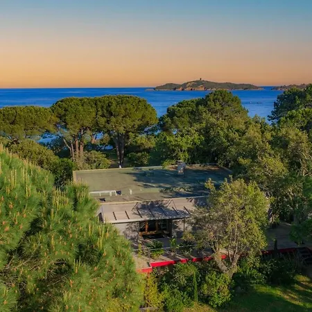 Meiji, Architect Villa, Beachfront Corsica *